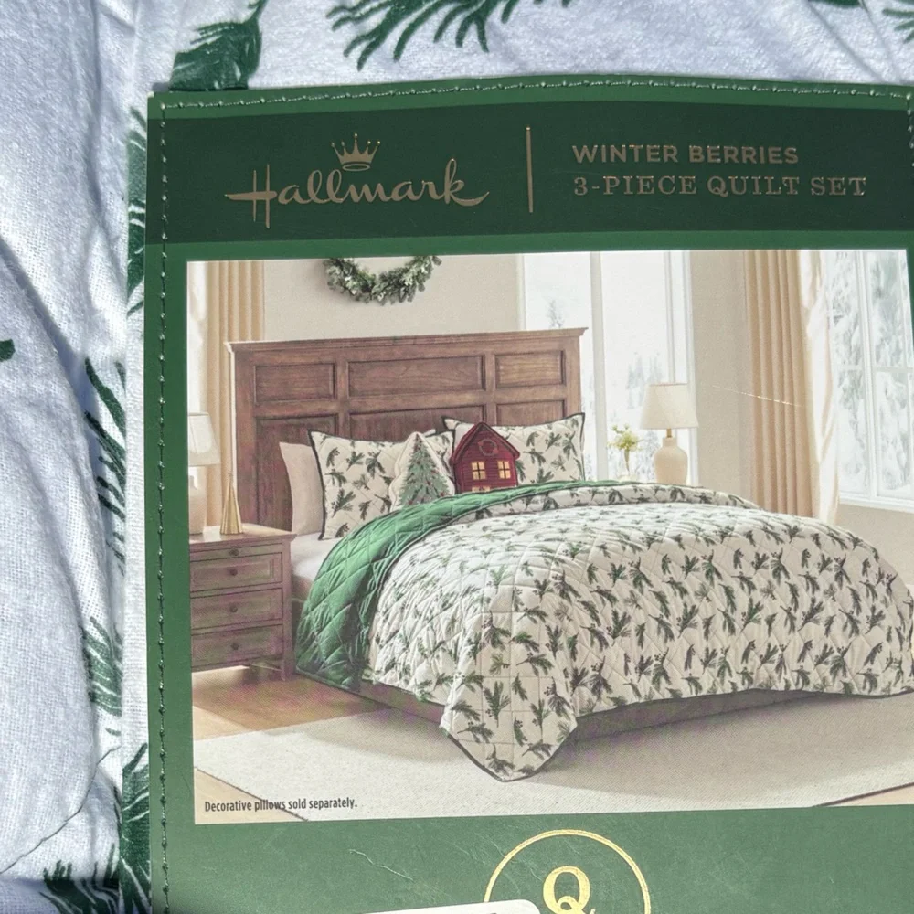 HALLMARK NWT 3pc winter berries quilt set -green/red/gray -queen